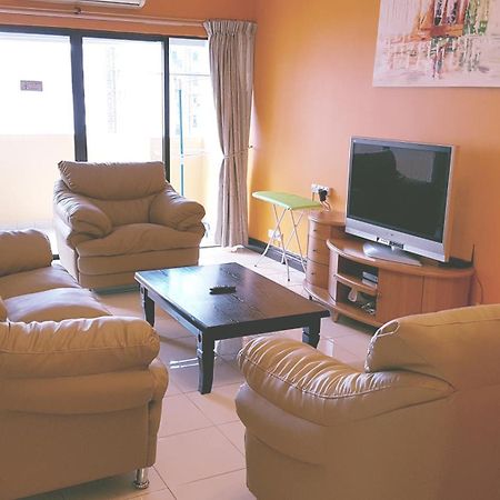 Marina Court Kota Kinabalu- Bigger Group Stay Together- 6 Bedroom Apartments Esterno foto