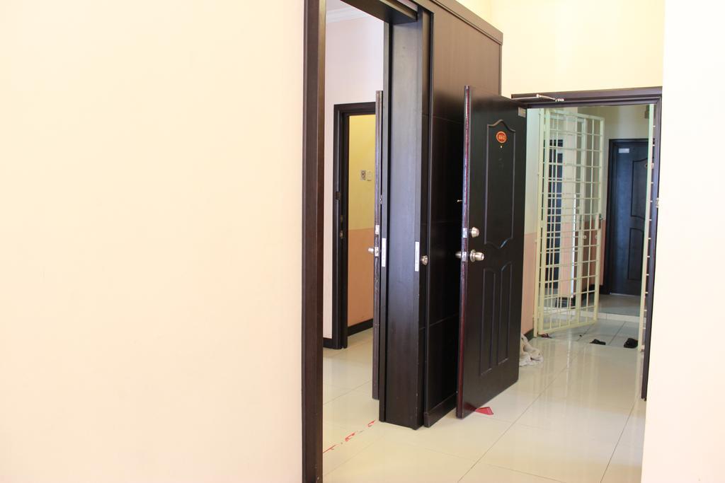 Marina Court Kota Kinabalu- Bigger Group Stay Together- 6 Bedroom Apartments Esterno foto