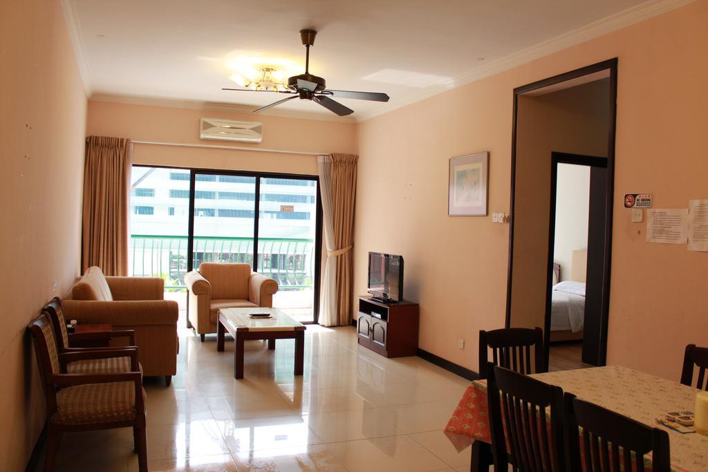 Marina Court Kota Kinabalu- Bigger Group Stay Together- 6 Bedroom Apartments Esterno foto